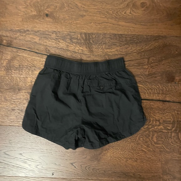 Aritzia x Community shorts - Picture 2 of 3